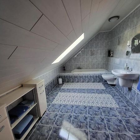 Schoene Wohnung Mit Eigenem Eingang Und Parkplatz Fulda Bagian luar foto