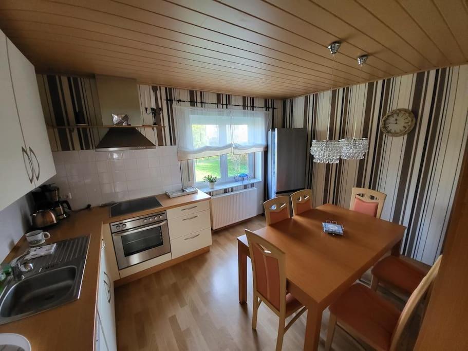 Schoene Wohnung Mit Eigenem Eingang Und Parkplatz Fulda Bagian luar foto