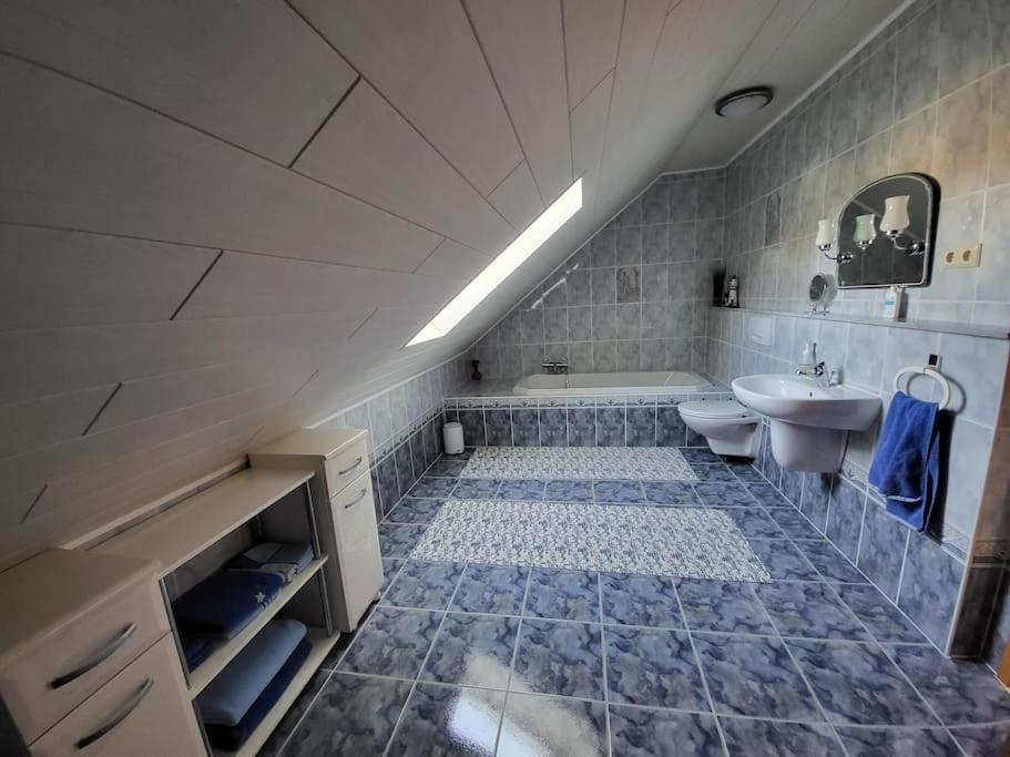 Schoene Wohnung Mit Eigenem Eingang Und Parkplatz Fulda Bagian luar foto